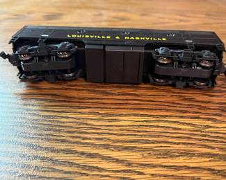 G11 - $40 Set of 2 HO scale L&N Locomotive Set.