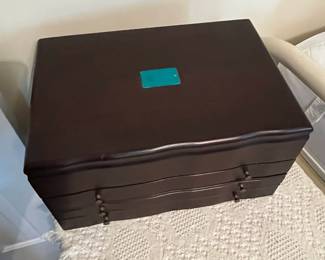 B39 - $65. Reed & Barton Eureka Mahogany Jewelry Box. Measures 17" wide x 11" deep x 9.5" tall.