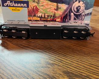 G3 - $20. HO Scale SCL 2204 Family Lines System