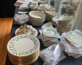 A1 - $1050. Lenox Holiday SERVICE FOR 18 + Serving Pieces! 158 Pieces included. All in excellent condition.