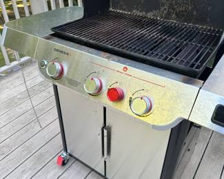 Y4 - $500. Natural Gas - Weber Genesis Smart Grill Model SX-325S NG SS. Manufactured 2018. Very good - gently used condition. Has been stored covered.