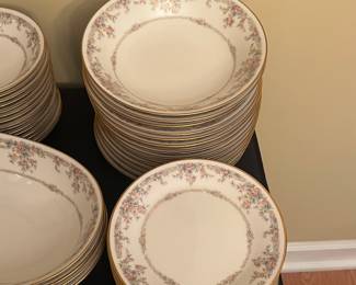 A31 - $ 650. Noritake Gallery 7246. 130 Pieces