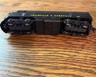 G11 - $40 Set of 2 HO scale L&N Locomotive Set.
