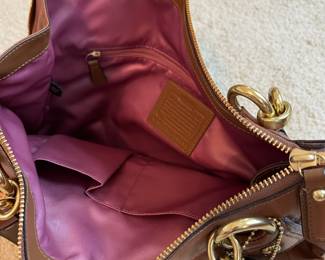 B33 - $40. Vintage Leather Kristen Tote. Measures 15" x 13".