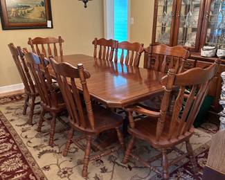 A33 - $250. Kincaid Dining Room Table. Solid Wood Furniture. Includes 2 Captains Chairs & 6 Regular Chairs. Measures 42" wide x 68" long. 2 - 12" leaves. HEAVY duty set. Includes table pads. Overall in very good vintage condition! Very minor signs of use. Photos show the leaves IN the table.