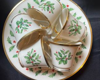 A1 - $1050. Lenox Holiday SERVICE FOR 18 + Serving Pieces! 158 Pieces included. All in excellent condition.