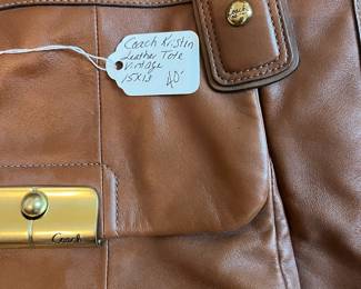 B33 - $40. Vintage Leather Kristen Tote. Measures 15" x 13".