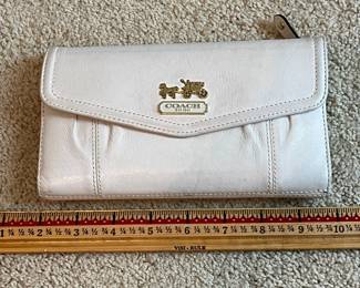 B29 - $30. Vintage Cream Leather Coach Madison Wallet .