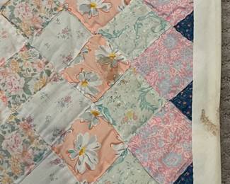 B49 - $50. Vintage Quilt. Hand Pieced & Hand Quilted. Measures 71" x 84"