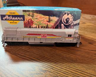 G3 - $20. HO Scale SCL 2204 Family Lines System