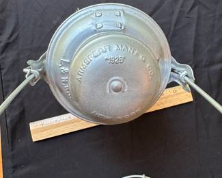 A47 - $125. L&N.R.R. Armspear Manfg Co. "1925" New York with Red Globe. Excellent Condition!