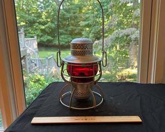 A47 - $125. L&N.R.R. Armspear Manfg Co. "1925" New York with Red Globe. Excellent Condition!