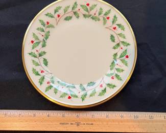 A1 - $1050. Lenox Holiday SERVICE FOR 18 + Serving Pieces! 158 Pieces included. All in excellent condition.