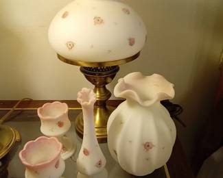 5 pc Fenton Glass Mint Condition. Sold as a Set