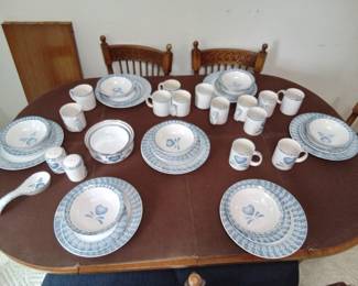 Lively Dish Set with 3 mixing bowls