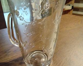 Magnesium glass