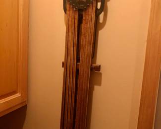 Neat old laundry drying rack