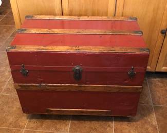 One of several streamer trunks