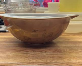 Vintage Early American Pyrex Cinderella nesting bowls