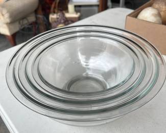 Pyrex Nesting Mixing Bowls