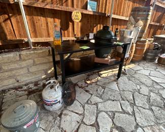 Green Egg smoking station 