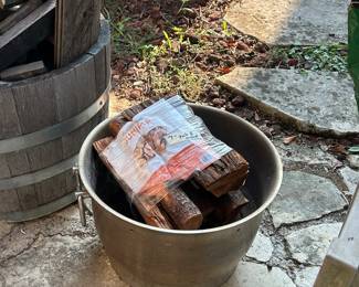 Firewood tub and firewood 