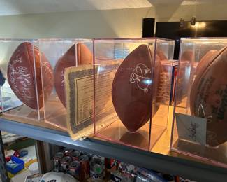 Autographed footballs Dallas Cowboys (Tony Dorrsett, Troy Aikman, Emmitt Smith) Cowboys team…
