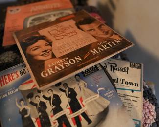 Hundreds of Records, Condition unknown on all of them, various musical genres