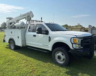 2017 Ford F-450 Pickup Truck
