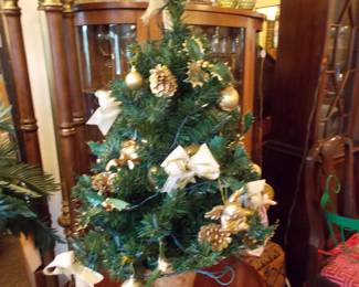 Decorated Christmas Tree that lights up