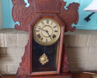Mantel clock