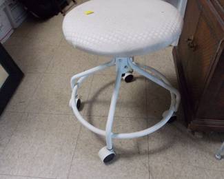 Rolling stool