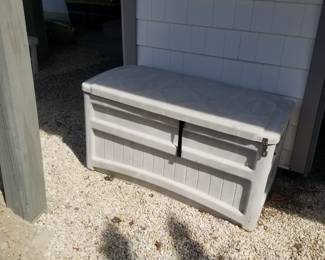 Storage chest