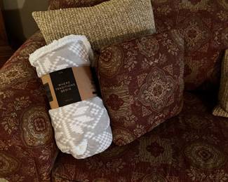 Sherpa cozy throw blanket
