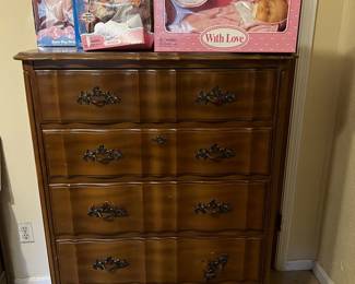 Solid Dresser Fleur de lis