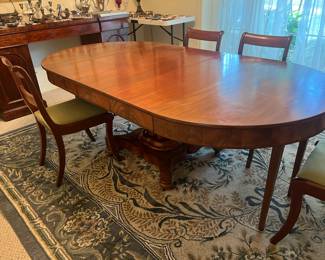 Beautiful antique dining table with 3 additional drop leaves