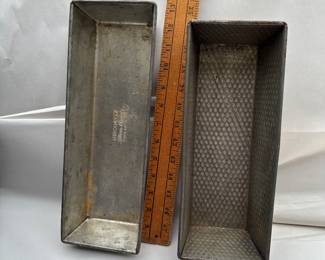 2 Loaf Pans $8.00