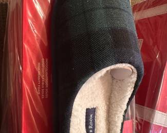 New Club Room Men's Green Plaid Slippers Medium 8-9 $9.00 Each (there are 2 pairs of these)