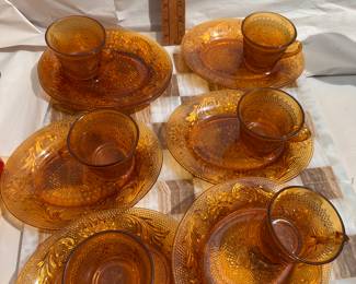 Tiara Amber Lunch Set $8.00