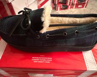 New Club Room Men's Plaid Slippers Small 6-7 $9.00 Each (there are 2 pairs of these)