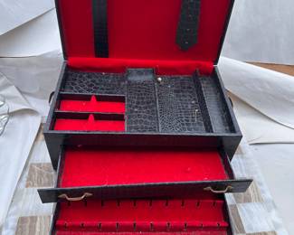 Black and Red Jewelry Box $8.00
