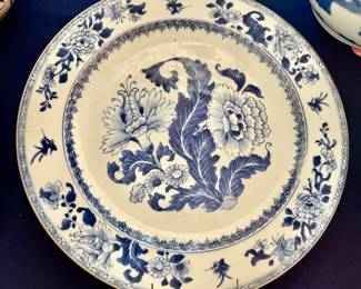 A fine 18th, Chinese export plate Quianlong large plate. 