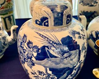 A very fine kangxi period blue and white ginger jar. 