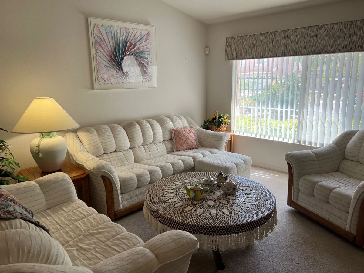 Living Rm Furniture Set