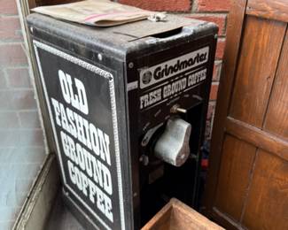 Old Fashion Ground Coffee Machine