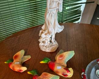 Figurines