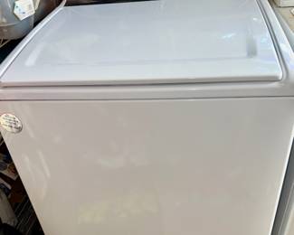 BRAND NEW MAYTAG WASHING MACHINE HARDLY USED!