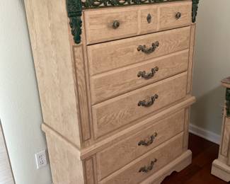 Chest of drawers matches bedroom set