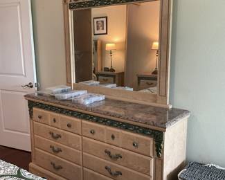 Dresser with mirror to complete the five piece bedroom set, great condition
