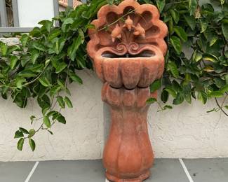 Lovely solid terra cotta three dolphin fountain , top moves off bottom cuz it’s heavy!